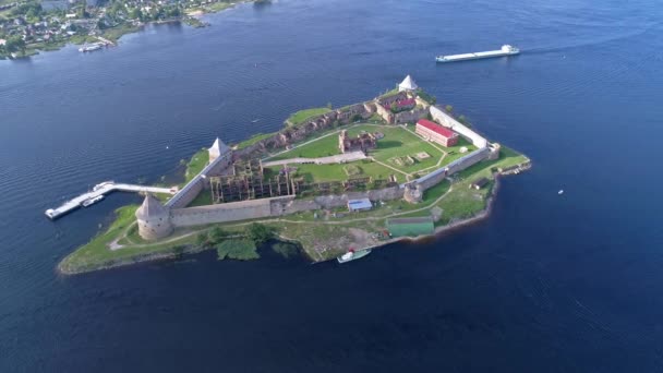 Vista Aérea Torno Fortaleza Oreshek Ilha Rio Neva Perto Cidade — Vídeo de Stock