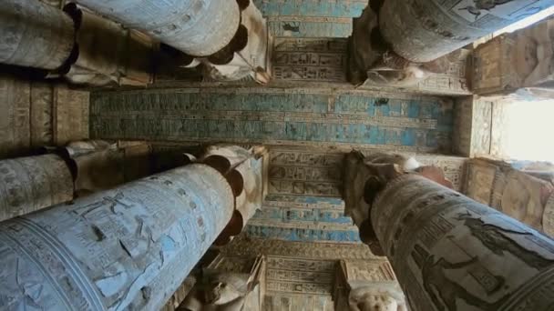 Oude Egyptische tempel in Dendera — Stockvideo