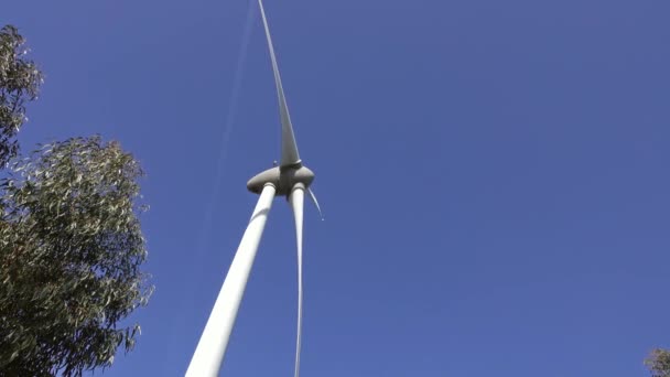 Éolienne Éolienne Sur Parc Éolien Rotation Pour Produire Énergie Électrique — Video