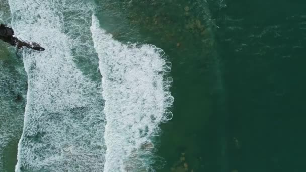 Vista Aérea Las Olas Del Océano Costa Portugal — Vídeo de stock