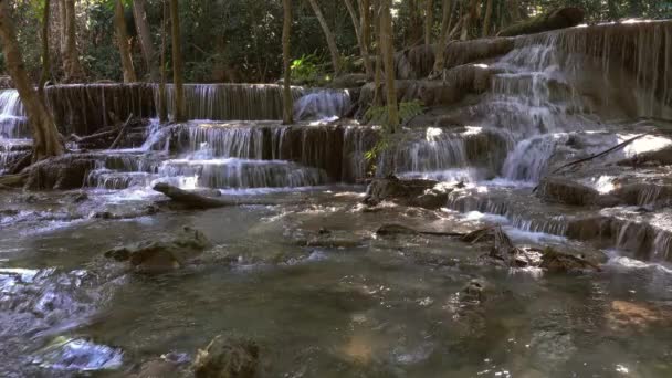 Водопад Хуай Мае Хамин Провинции Канчанабури Таиланд — стоковое видео