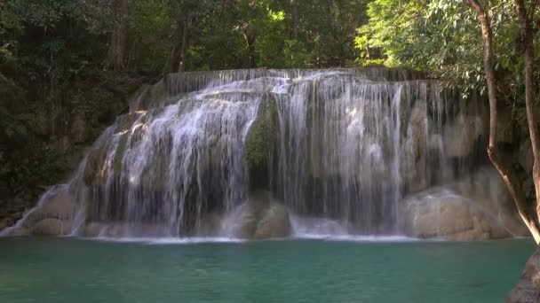 Een Van Watervallen Van Erawan Cascade Kanchanaburi Provincie Thailand — Stockvideo