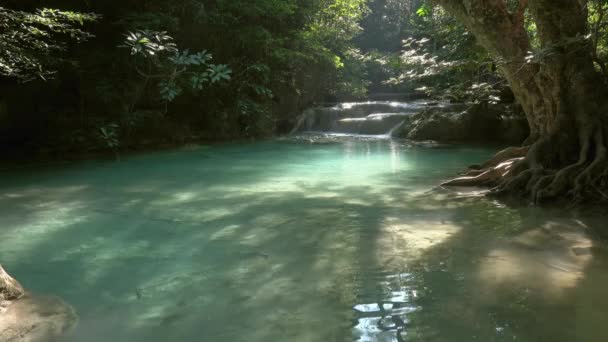Een Van Watervallen Van Erawan Cascade Kanchanaburi Provincie Thailand — Stockvideo