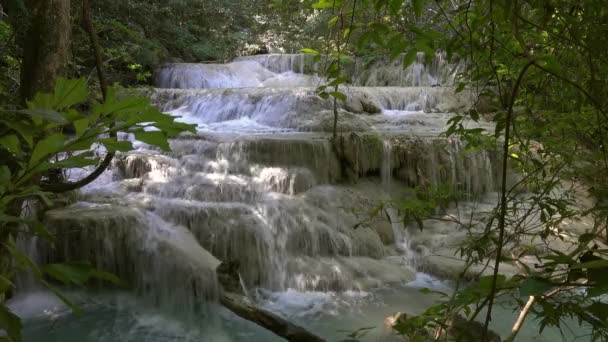 Een Van Watervallen Van Erawan Cascade Kanchanaburi Provincie Thailand — Stockvideo