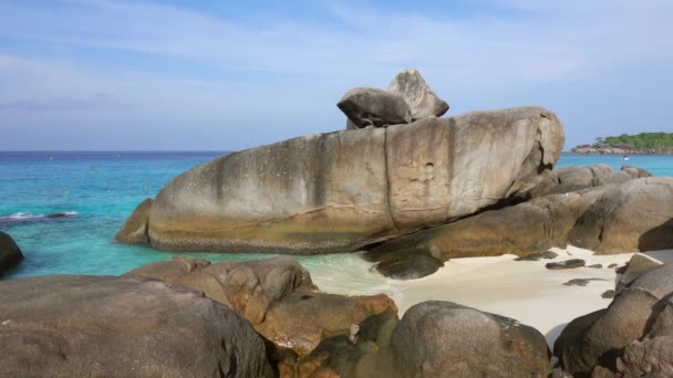 Playa Paradisíaca Entre Rocas Islas Similan Tailandia — Vídeo de stock