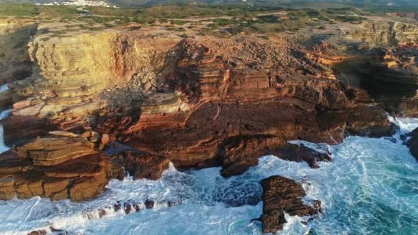 Luchtfoto Atlantische Kust Met Rotsen Golven Bij Zonsondergang Portugal Slow — Stockvideo