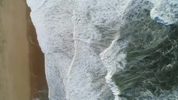 Vista Aérea Sobre Grandes Olas Playa Arena Océano Atlántico Nazare — Vídeo de stock