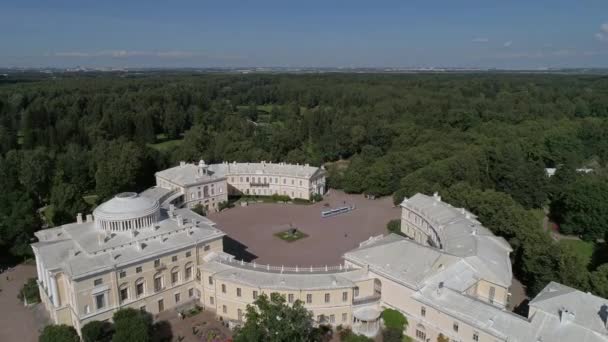 Vuelo Sobre Palacio Pavlovsky Park Suburbio San Petersburgo Rusia — Vídeos de Stock