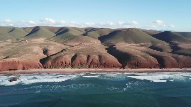 Flygfoto Stranden Legzira Med Välvda Klippor Atlantkusten Marocko — Stockvideo