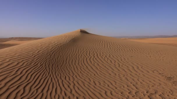 Άμμος Που Φυσά Πάνω Από Αμμόλοφους Στον Άνεμο Έρημο Σαχάρα — Αρχείο Βίντεο