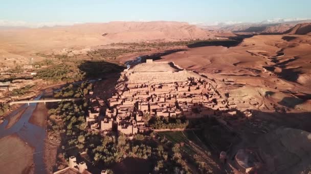 摩洛哥阿特拉斯山脉Kasbah Ait Ben Haddou的空中景观 — 图库视频影像