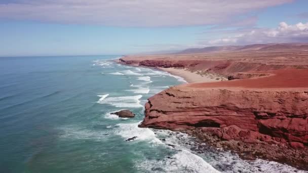 Légi Kilátás Óceán Hullámok Sziklák Atlanti Óceán Partján Marokkó — Stock videók