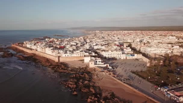 摩洛哥大西洋沿岸中世纪埃索维拉古城的空中全景 — 图库视频影像
