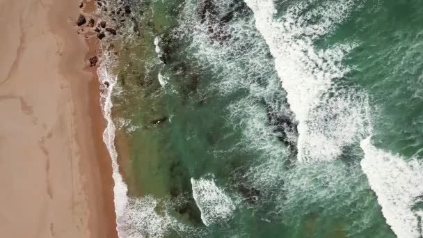 Uitzicht Vanuit Lucht Oceaangolven Strand Rotsen Aan Atlantische Kust Marokko — Stockvideo