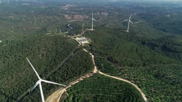 Flygfoto Över Vindkraftverk Eller Vindkraftverk Vindkraftpark Och Elkraftverk — Stockvideo