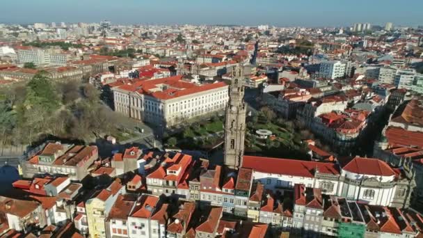 Aerial Jurul Valorii Vedere Torre Dos Clerigos Turn Porto Dimineața — Videoclip de stoc
