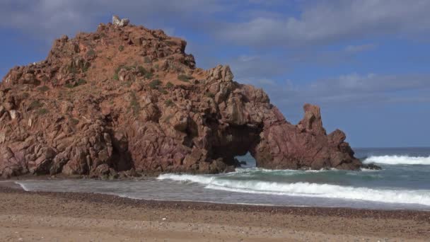 Τοπίο Τοξωτά Βράχια Στην Παραλία Sidi Mohammed Ben Abdellah Ακτή — Αρχείο Βίντεο