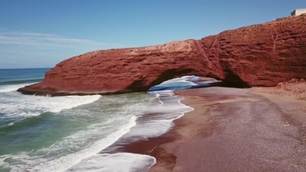 Flygfoto Stranden Legzira Med Välvda Klippor Atlantkusten Marocko — Stockvideo