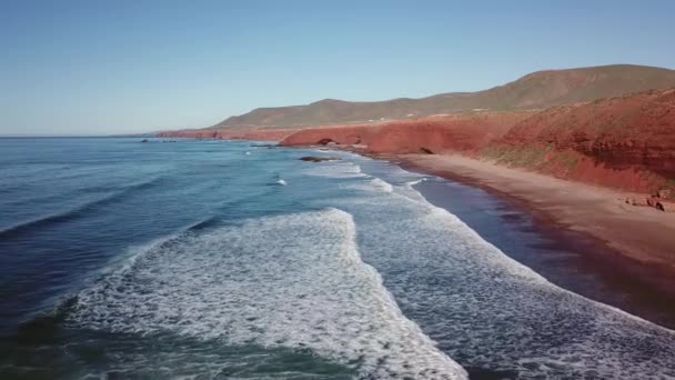 Flygfoto Stranden Legzira Med Välvda Klippor Atlantkusten Marocko — Stockvideo