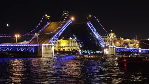 サンクトペテルブルク ロシア Circa 8月2019 夜にサンクトペテルブルクの描画パレスブリッジと冬の宮殿 — ストック動画