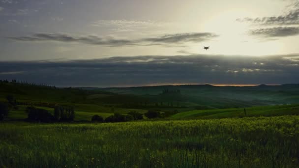 Toskana Landschaft Sonnenaufgang Bauernhaus und Hügel — Stockvideo
