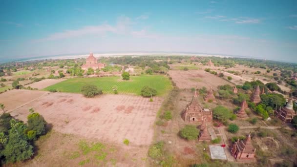 Voando sobre templos em Bagan, Mianmar Birmânia — Vídeo de Stock