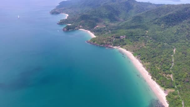 Aerial view of beach rocks and sea in Thailand — Stock Video