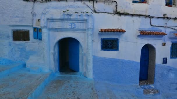 Panorama Traditionella Gamla Blå Gatan Inuti Medina Chefchaouen Marocko — Stockvideo