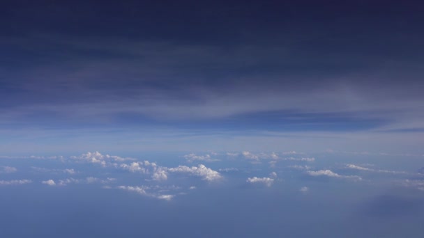 Blick Auf Hohe Wolken Himmel Aus Dem Flugzeug — Stockvideo