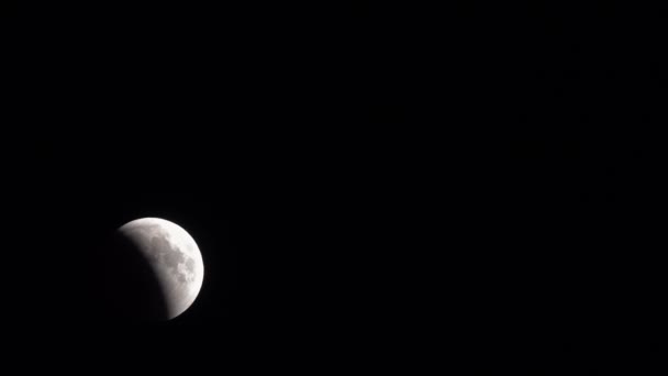 Mondfinsternis Der Schatten Der Erde Geht Von Der Mondscheibe Aus — Stockvideo