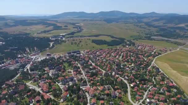 Flygfoto Över Zlatibor Stad Serbien Sommaren — Stockvideo