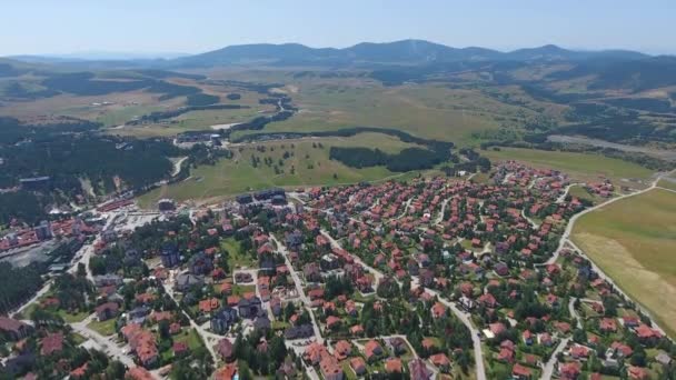 Flygfoto Över Zlatibor Stad Serbien Sommaren — Stockvideo