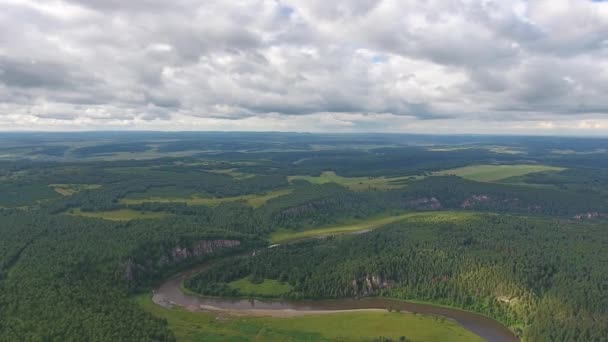 Luchtpanorama Landschap Met Yuryuzan Rivier Het Oeral Gebergte Rusland — Stockvideo