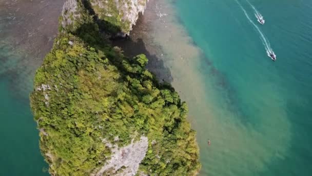 Luftaufnahme Der Tropischen Türkisfarbenen Lagune Pranang Strand Zwischen Felsen Krabi — Stockvideo