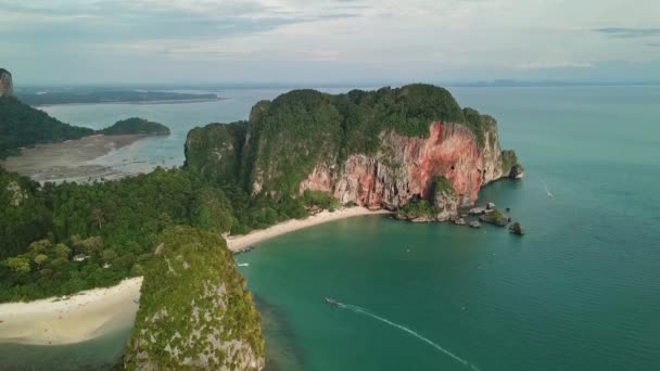 Luchtfoto Van Tropische Turquoise Lagune Pranang Strand Tussen Rotsen Krabi — Stockvideo