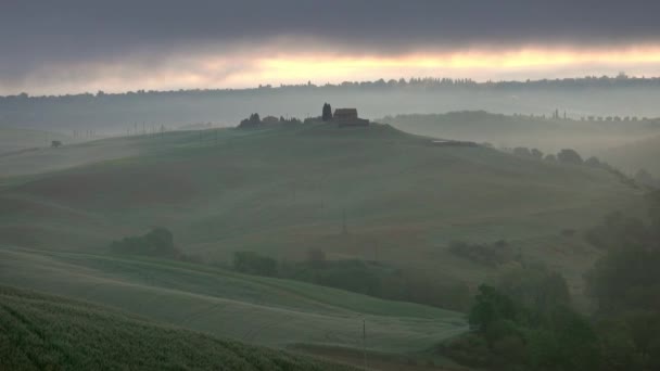 Paisaje Toscano Amanecer Con Casa Rural Colinas Italia Timelapse — Vídeos de Stock