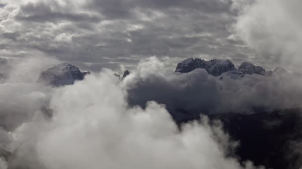 Snötäckta Berg Molnlandskap Alperna Adamello Brenta Italien — Stockvideo