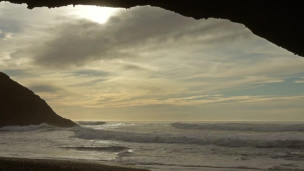 Plage Legzira Avec Rochers Voûtés Sur Côte Atlantique Coucher Soleil — Video