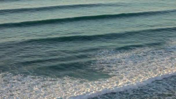 Gün Batımında Fas Sahilindeki Atlantik Dalgalarıyla Manzara — Stok video