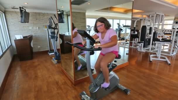 Overweight Girl Exercising Cross Trainer Machine Gym — Stock Video