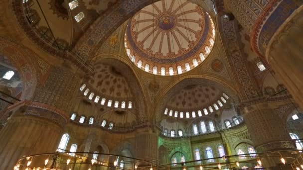 Famosa Mezquita Sultanahmet Mezquita Azul Interior Estambul Turquía Vista Inclinada — Vídeo de stock