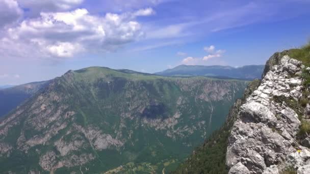 Vista Panorámica Desde Las Alturas Hasta Las Montañas Pintoresco Cañón — Vídeos de Stock