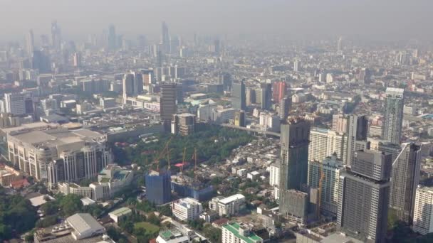 泰国曼谷城市道路和摩天大楼的高层空中景观 全景4K — 图库视频影像