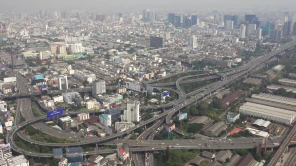 バンコク 4Kにおける自動車輸送との交通交差点道路の航空ビュー — ストック動画