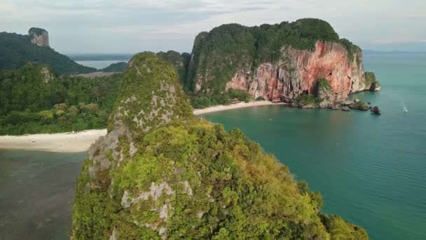 Vista Aérea Laguna Tropical Turquesa Volando Cerca Playa Pranang Entre — Vídeo de stock