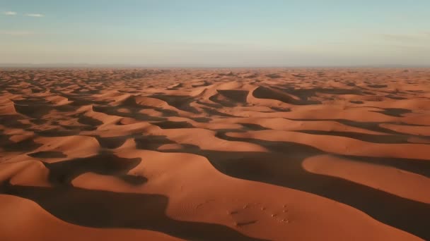 Létání Nad Písečnými Dunami Poušti Sahara Úsvitu Afrika — Stock video