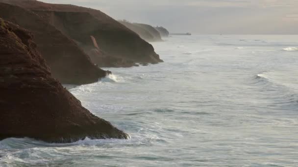 Fas Gün Batımında Atlantik Kıyısında Kayalar — Stok video