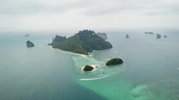 熱帯チキン島 クラビ 4Kの空中ビュー — ストック動画