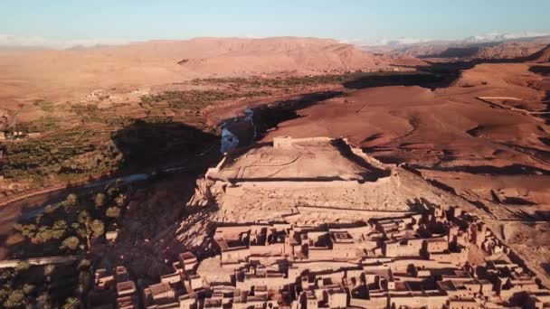 摩洛哥阿特拉斯山脉Kasbah Ait Ben Haddou的空中景观 — 图库视频影像