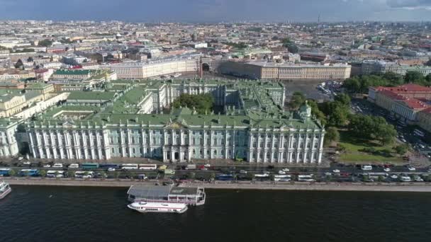 Voo Sobre Rio Neva Perto Hermitage Palácio Inverno Almirantado Centro — Vídeo de Stock